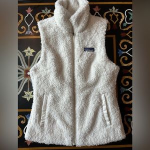 Patagonia soft fuzzy vest. New condition with no sign of wear or stains. Size XS